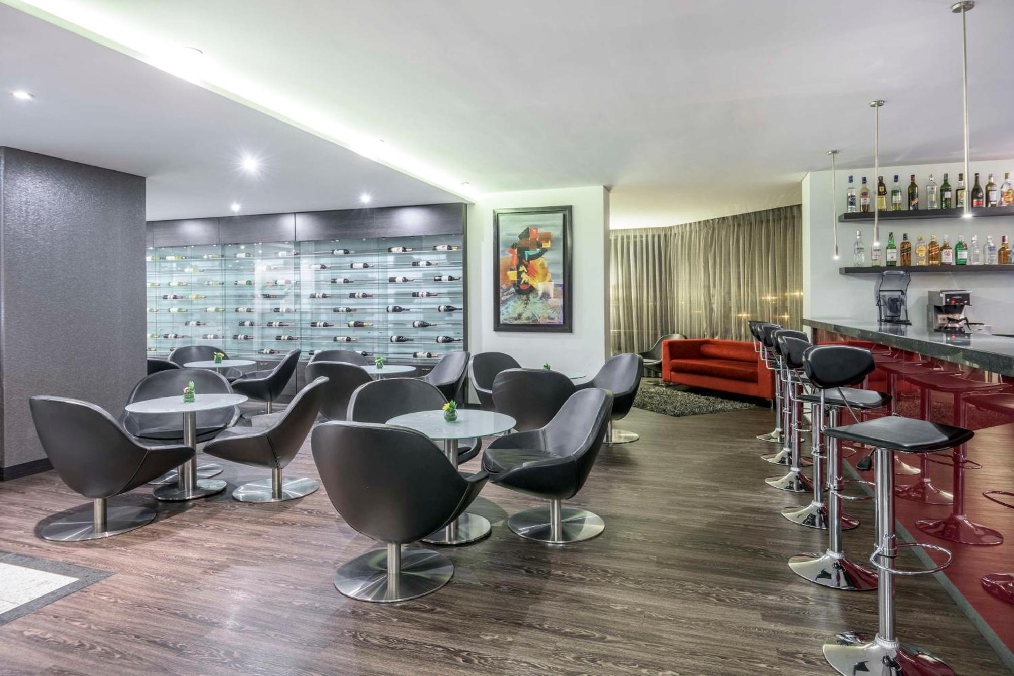 NH Bogota Urban 26 Royal Hotel Bagian luar foto