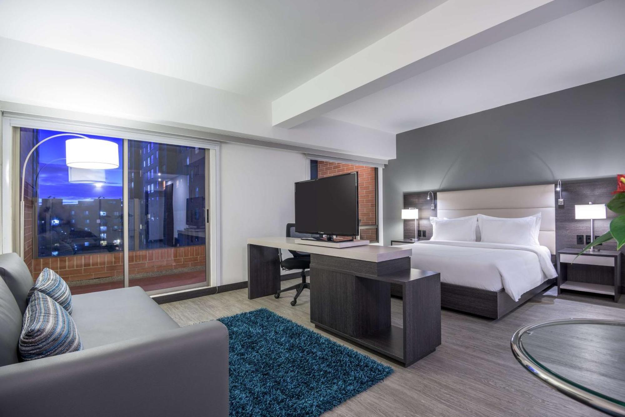 NH Bogota Urban 26 Royal Hotel Bagian luar foto