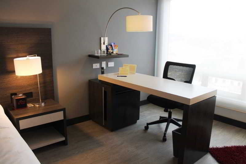NH Bogota Urban 26 Royal Hotel Bagian luar foto