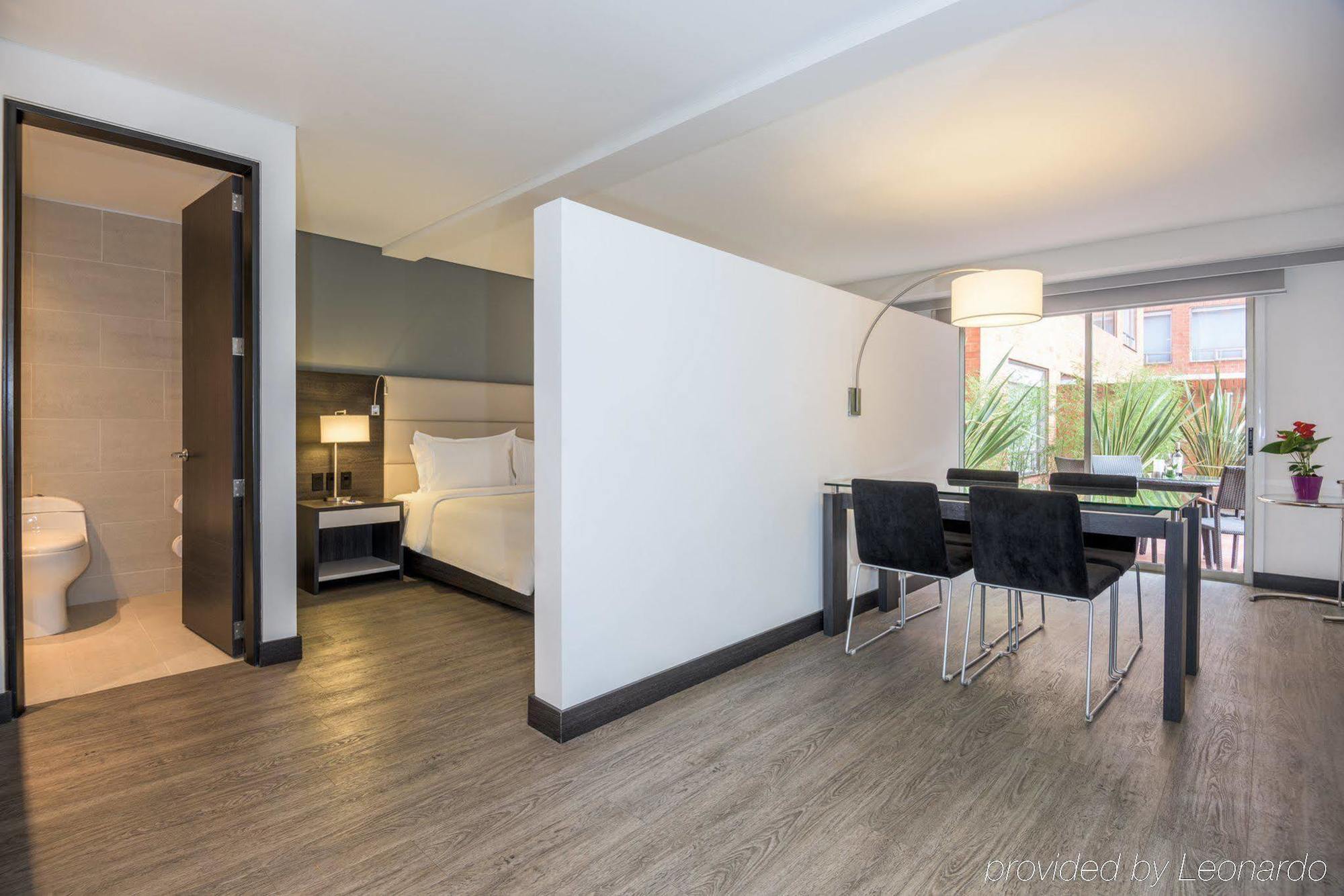 NH Bogota Urban 26 Royal Hotel Bagian luar foto